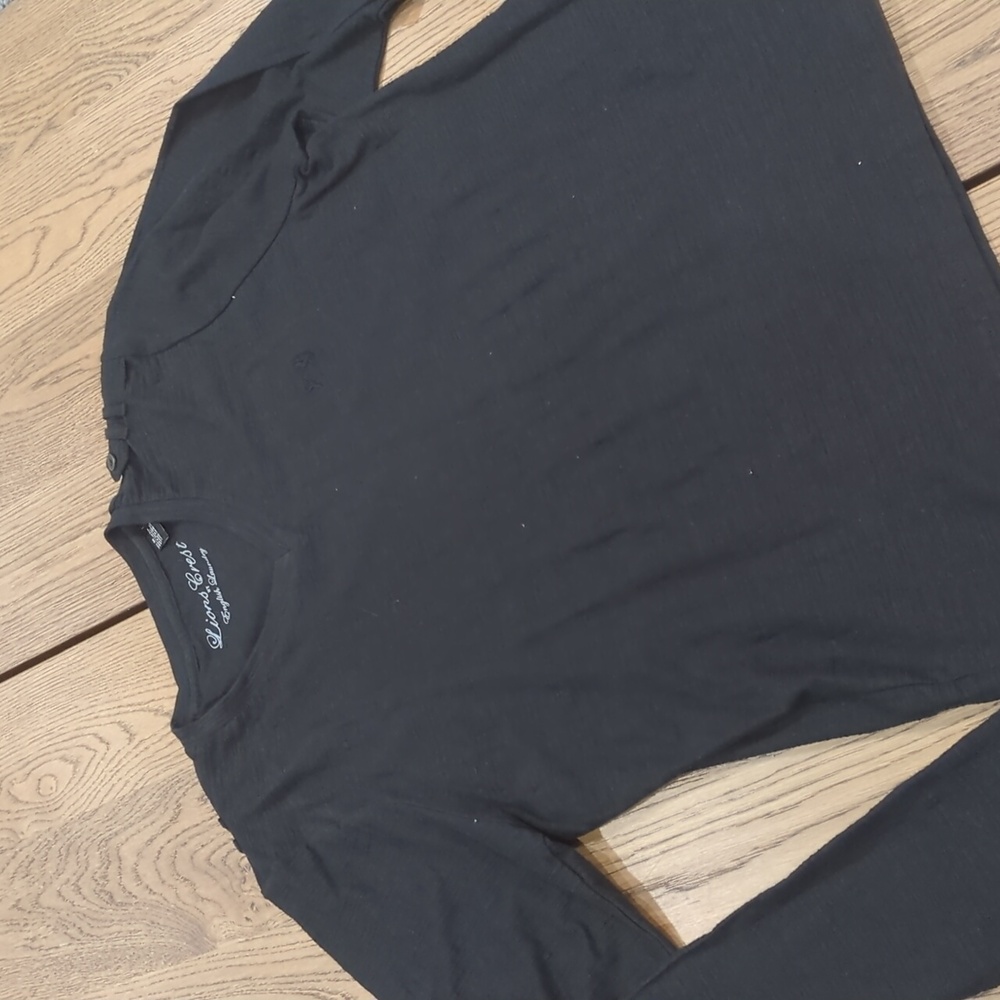 English Laundry cotton Long sleeve v neck shirt.  Medium